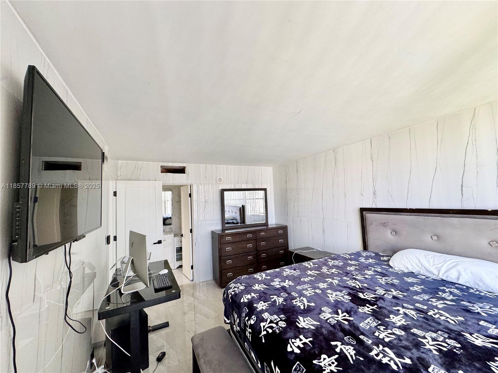 PLAZA OF AMERICAS CONDO P - Residential Lease
