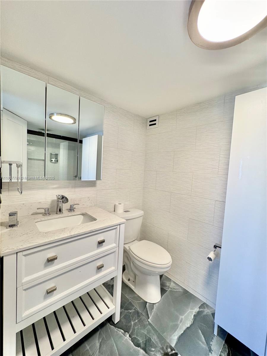 PLAZA OF AMERICAS CONDO P - Residential Lease