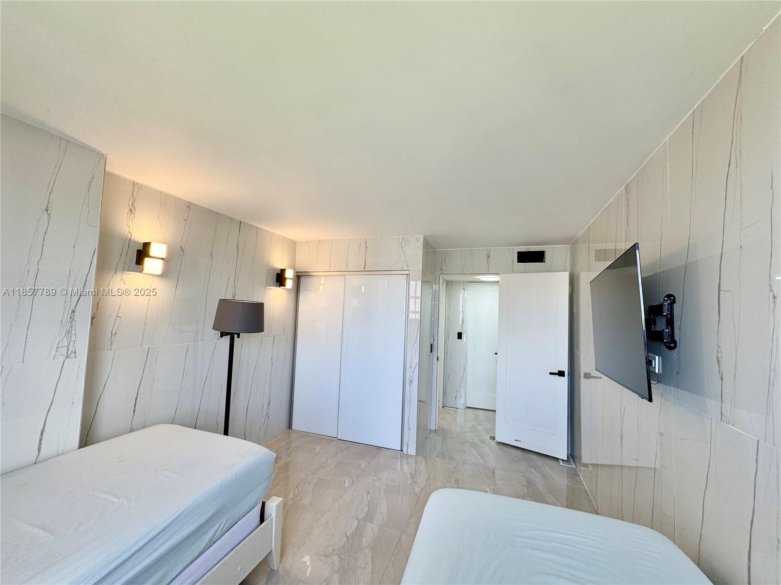 PLAZA OF AMERICAS CONDO P - Residential Lease