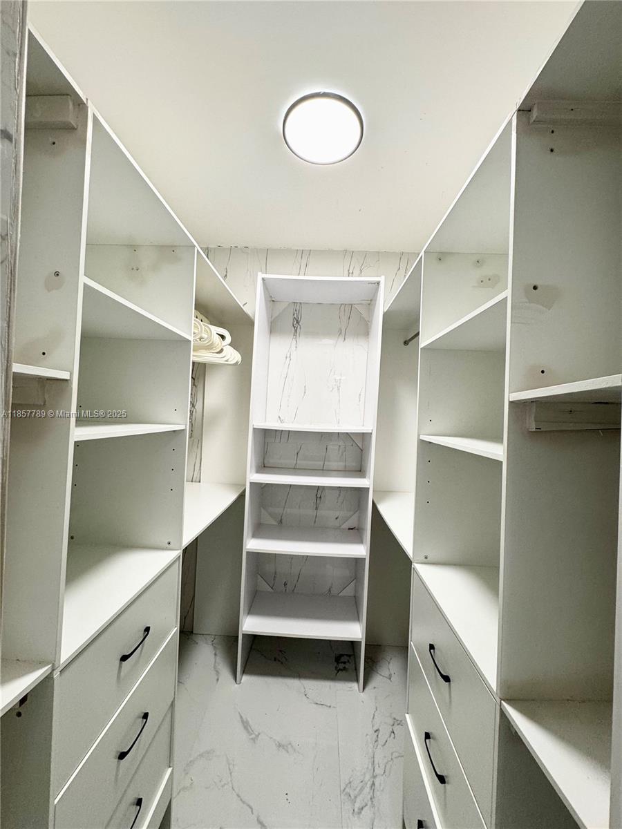 PLAZA OF AMERICAS CONDO P - Residential Lease
