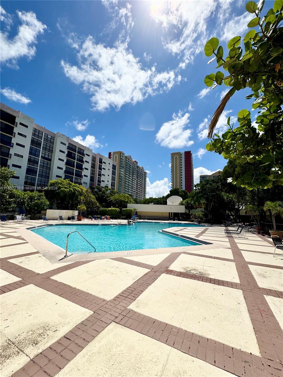 PLAZA OF AMERICAS CONDO P - Residential Lease