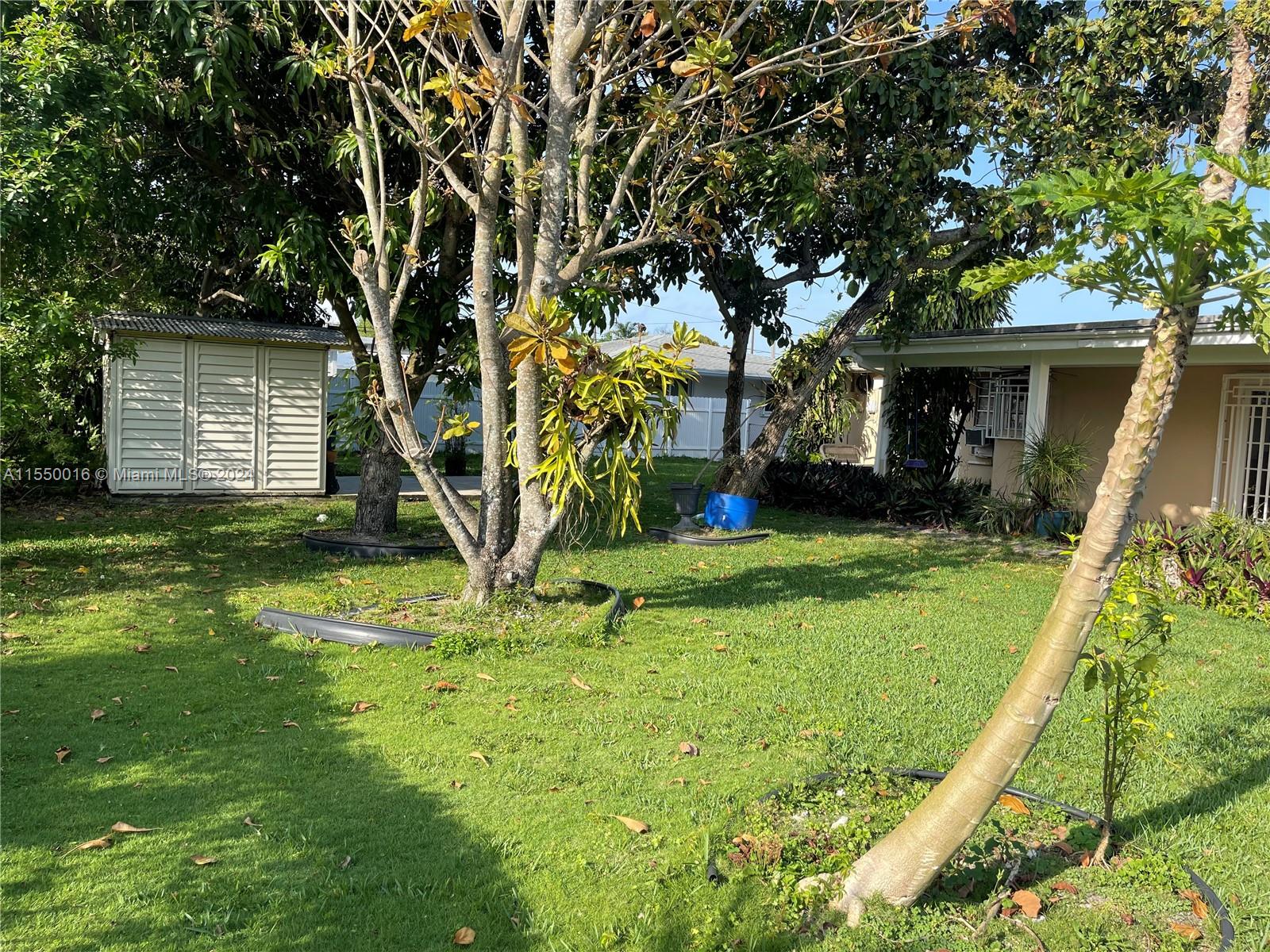 Seller's will credit the buyer's $25,000.00 for buyers's closing cost or some repairs with fullprice offer.
Public records shows its a 2/1 but have a bonus room and a bonus full bathroom. come to see before is gone.
 amazing single family home ! you'll see a large backyard with plenty of room for a pool, RV, or a Boat. Ideal for entertaining your friends and family. Conveniently located near excellent schools, Zoo Miami, parks, shopping centers, restaurants, hospitals, The Falls Mall, and minutes from the Turnpike.
Cash and conventional financing with 20% downpayment only