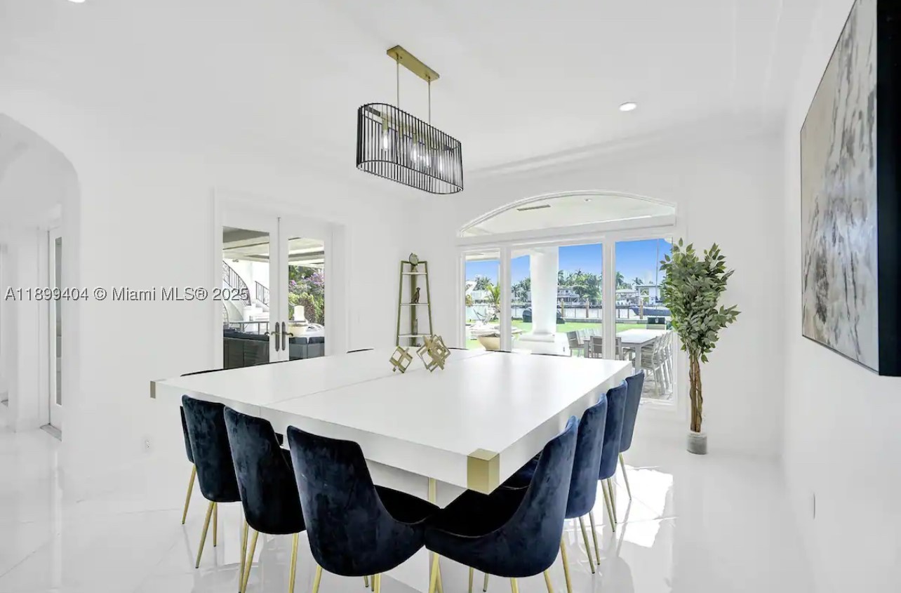 HOLLYWOOD LAKES SECTION - Residential