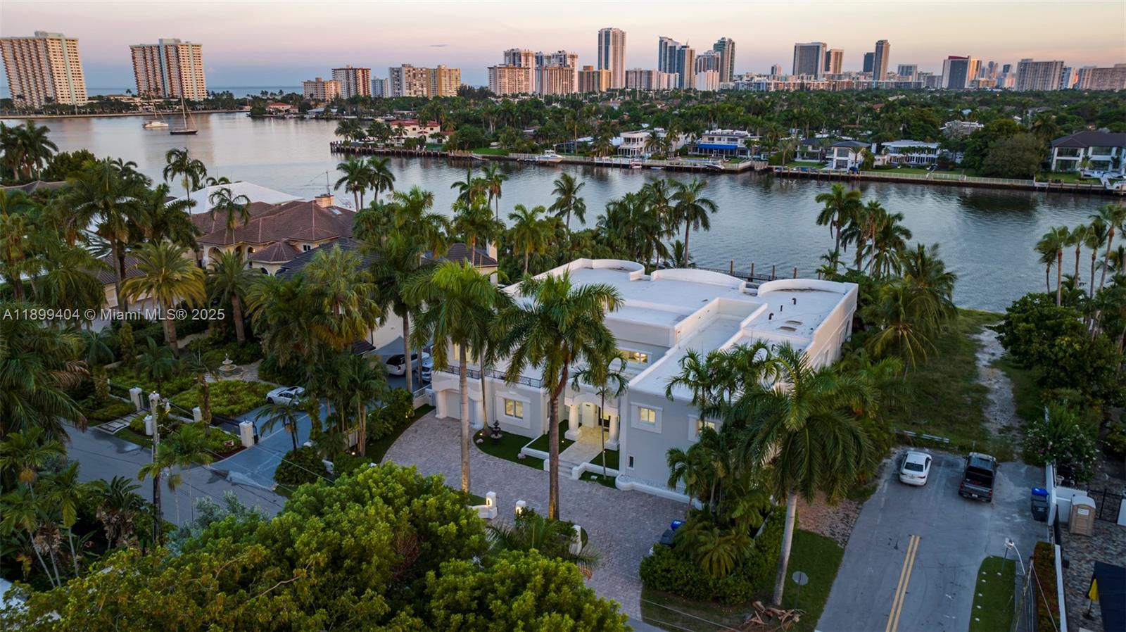 HOLLYWOOD LAKES SECTION - Residential