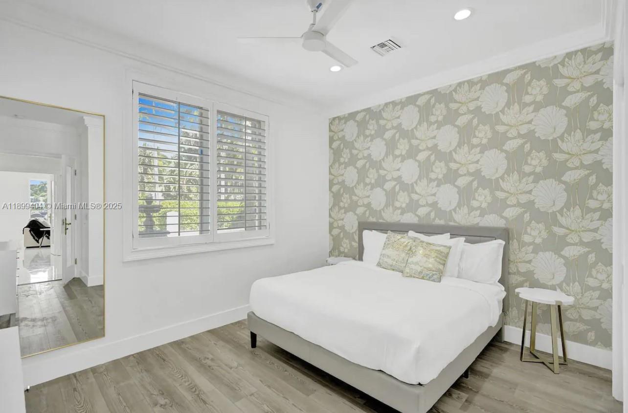 HOLLYWOOD LAKES SECTION - Residential