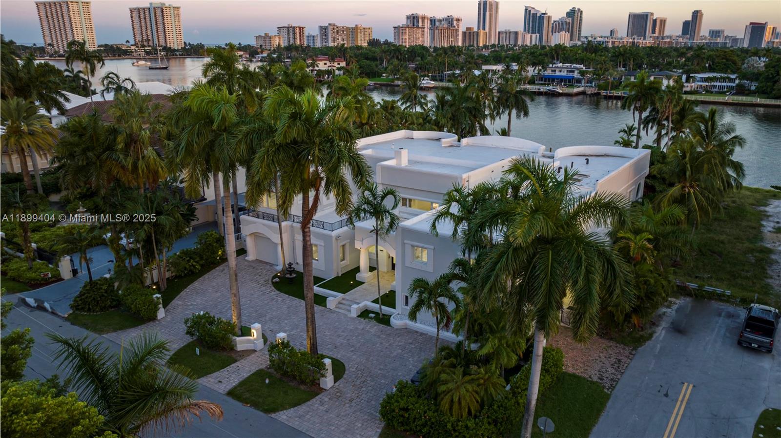 HOLLYWOOD LAKES SECTION - Residential
