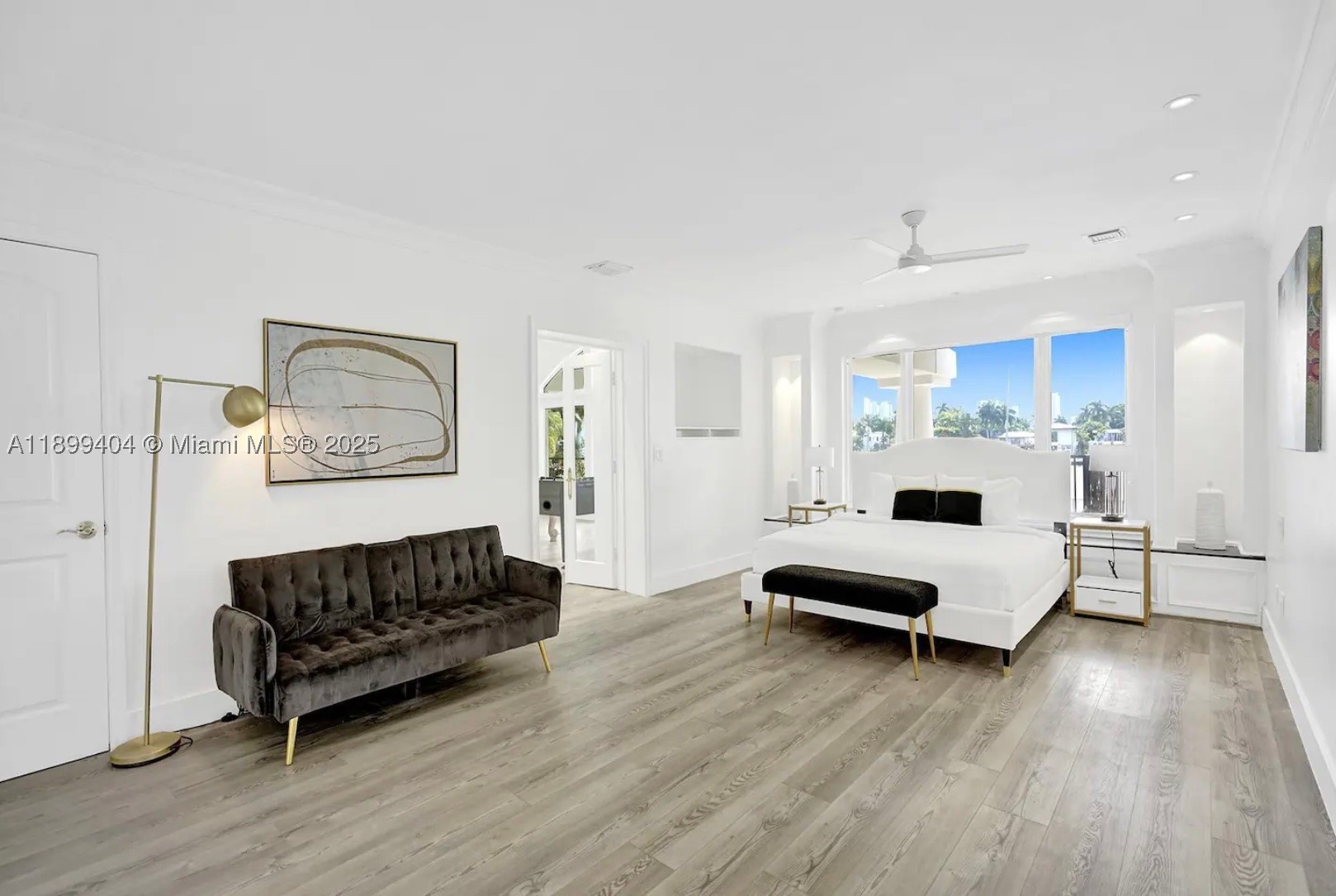 HOLLYWOOD LAKES SECTION - Residential