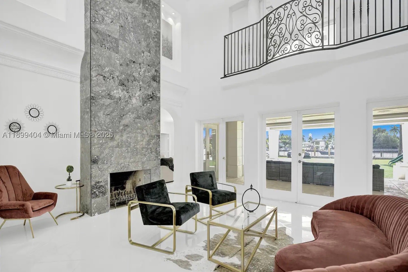 HOLLYWOOD LAKES SECTION - Residential