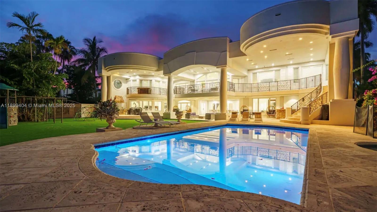 HOLLYWOOD LAKES SECTION - Residential