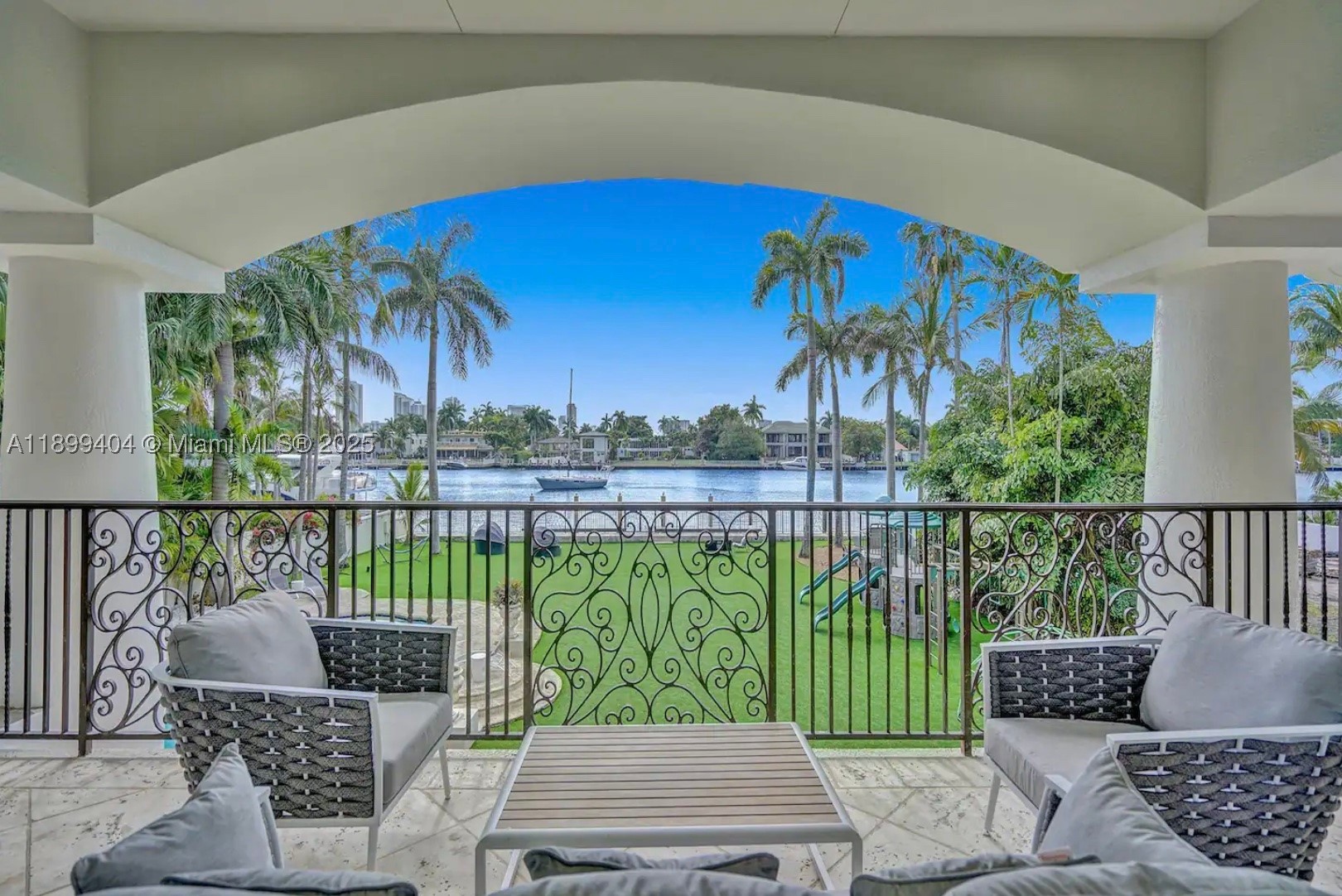 HOLLYWOOD LAKES SECTION - Residential