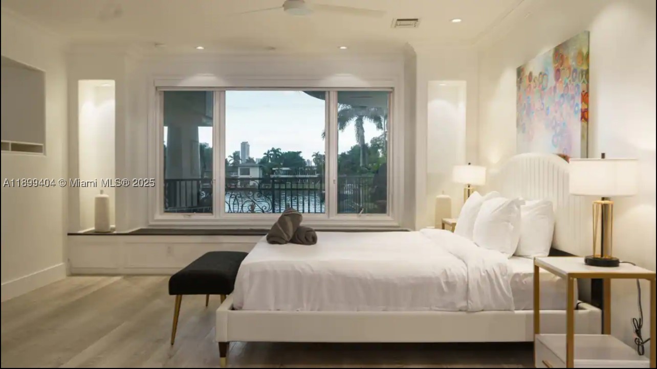 HOLLYWOOD LAKES SECTION - Residential