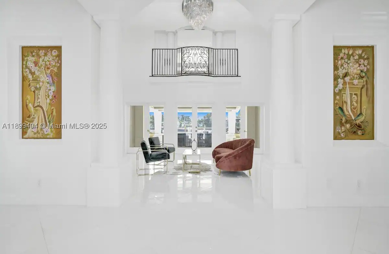 HOLLYWOOD LAKES SECTION - Residential