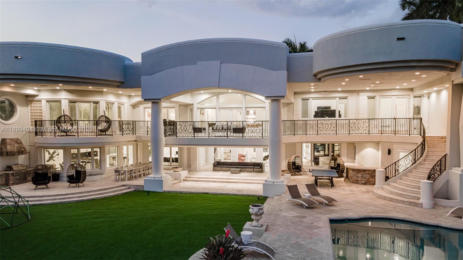 HOLLYWOOD LAKES SECTION - Residential