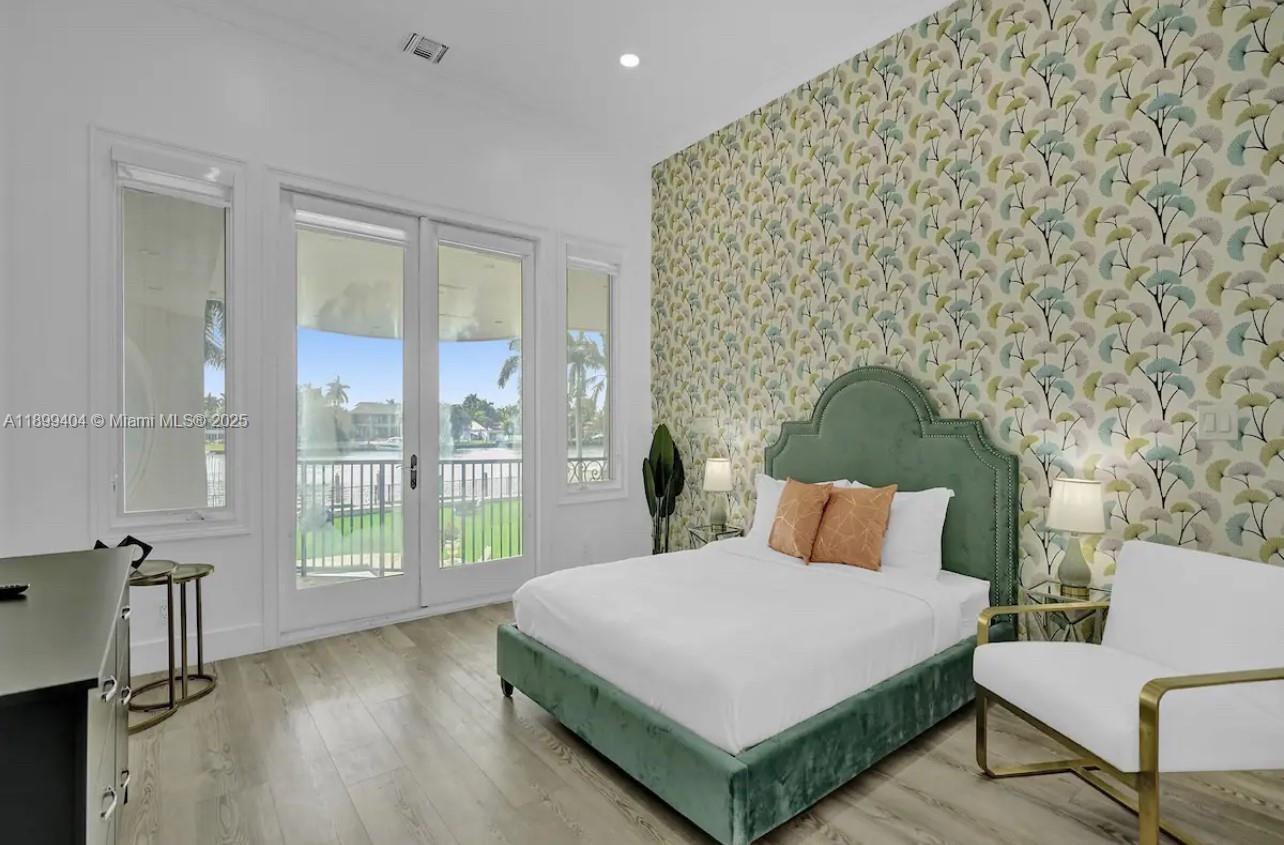 HOLLYWOOD LAKES SECTION - Residential