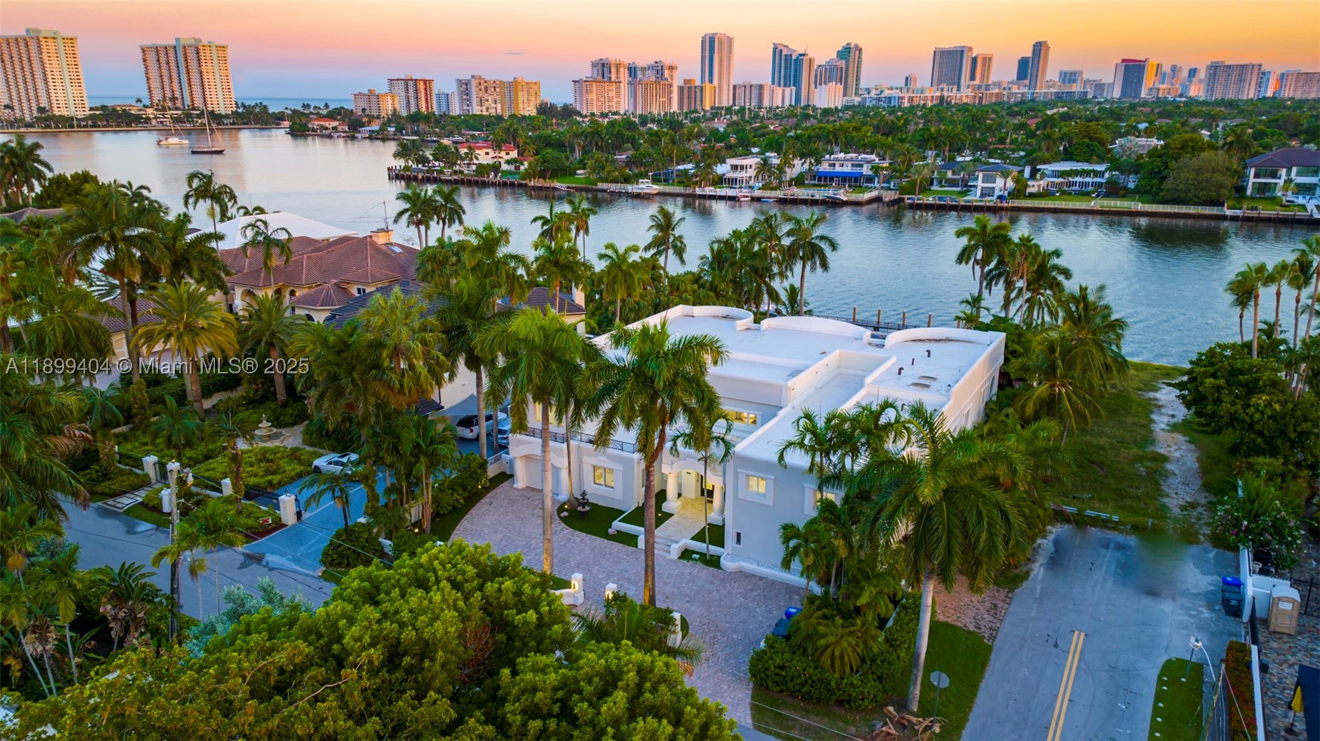 HOLLYWOOD LAKES SECTION - Residential
