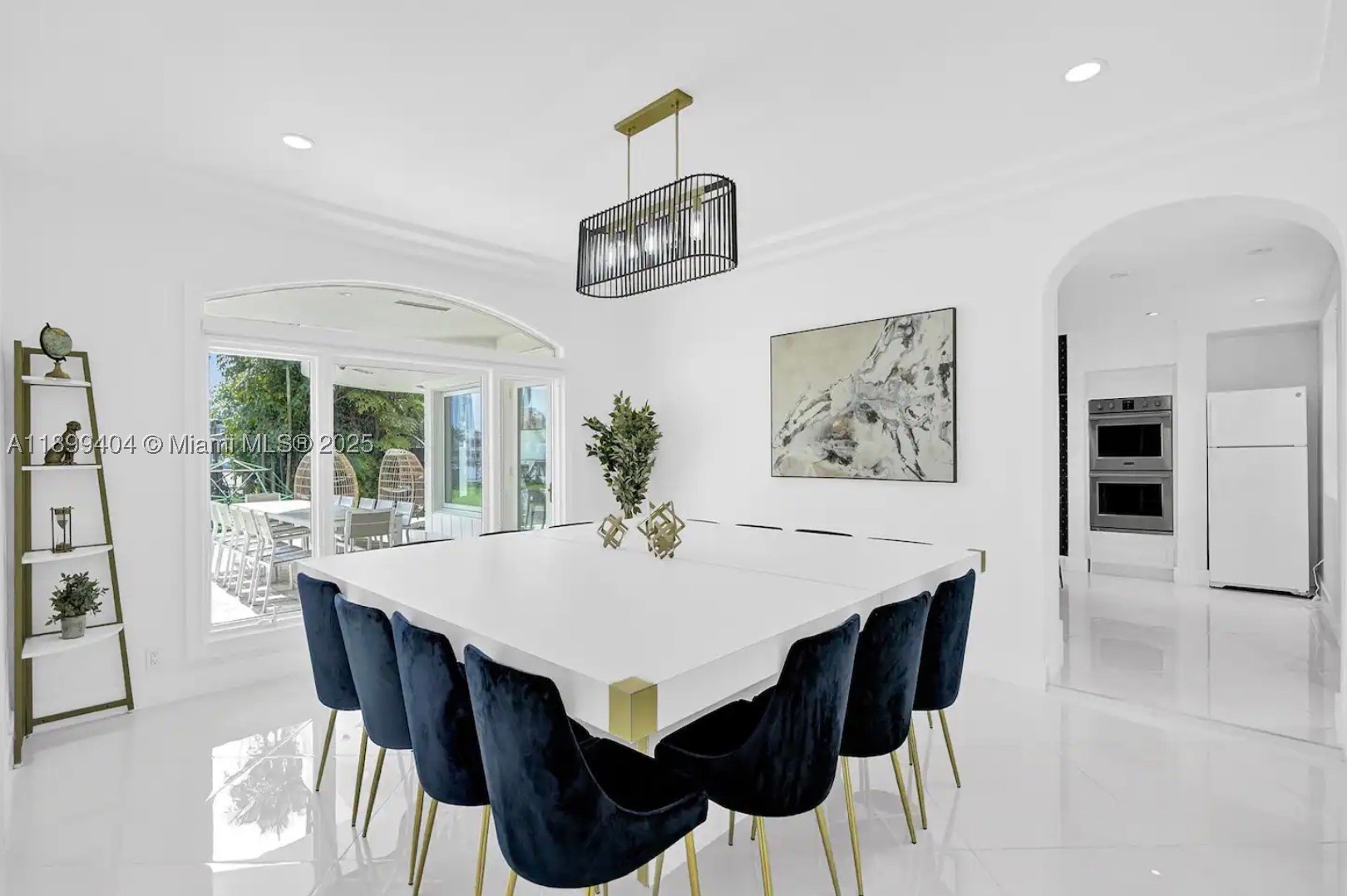 HOLLYWOOD LAKES SECTION - Residential