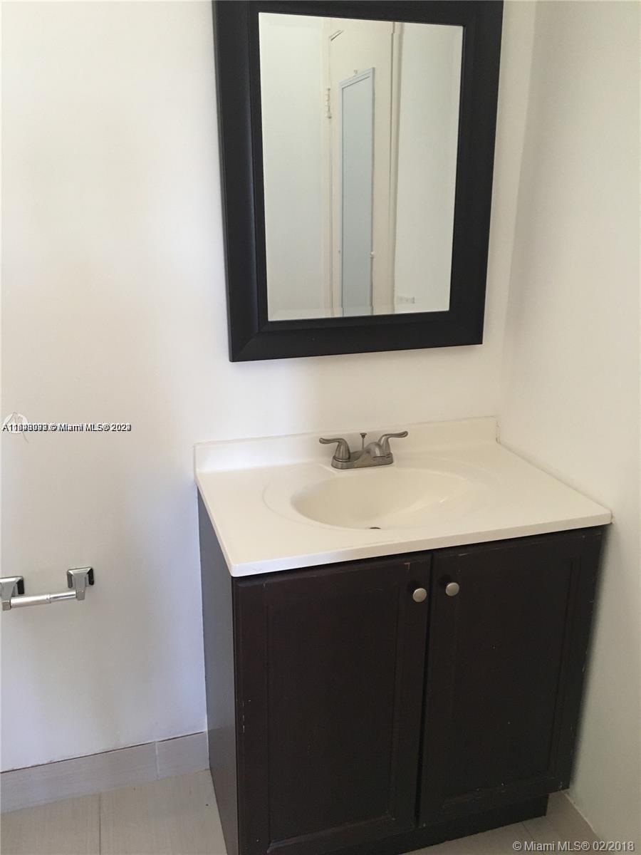 BISCAYNE LAKE GDN BLDG J - Residential Lease