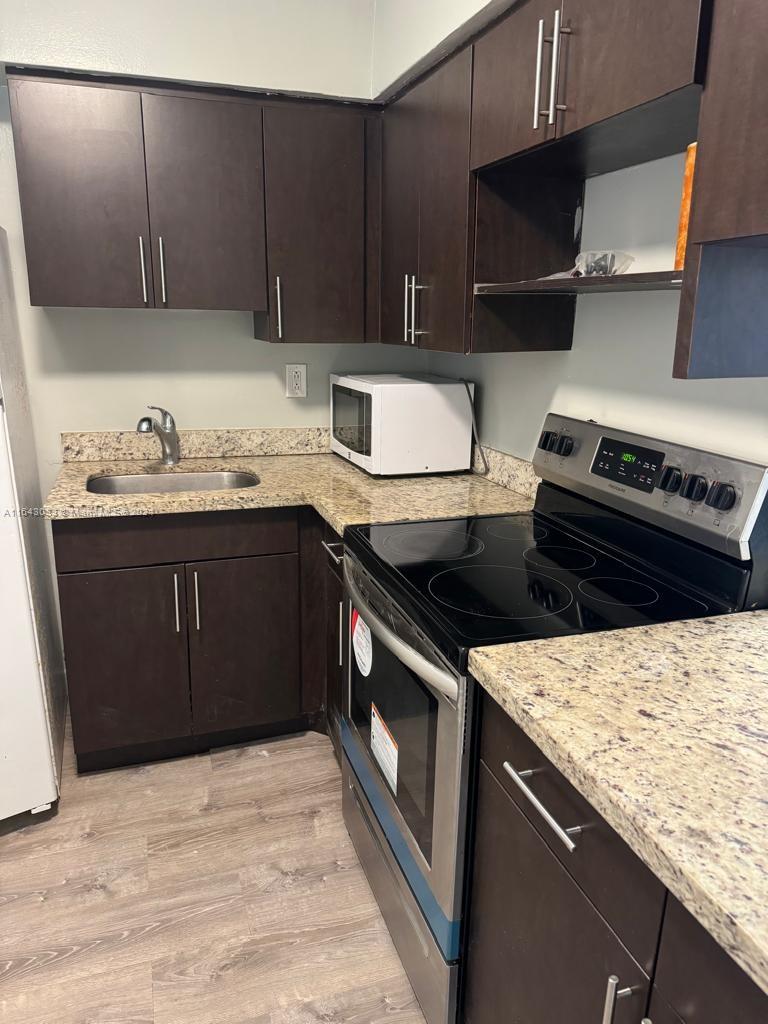 BISCAYNE LAKE GDN BLDG J - Residential Lease