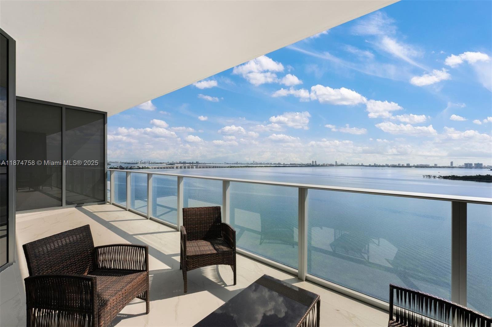 BAY BREEZE - Residential