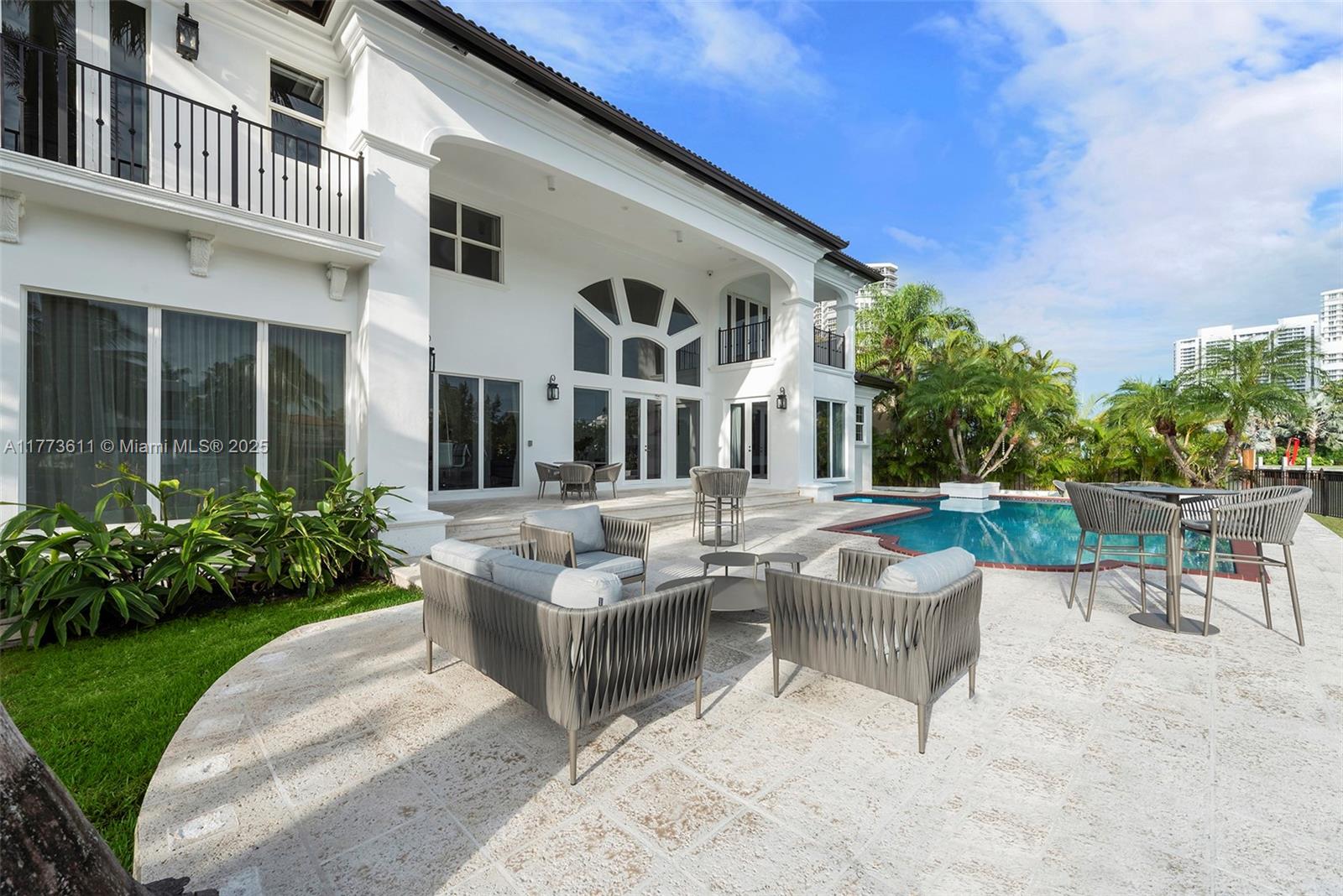 GOLDEN BEACH SEC E - Residential