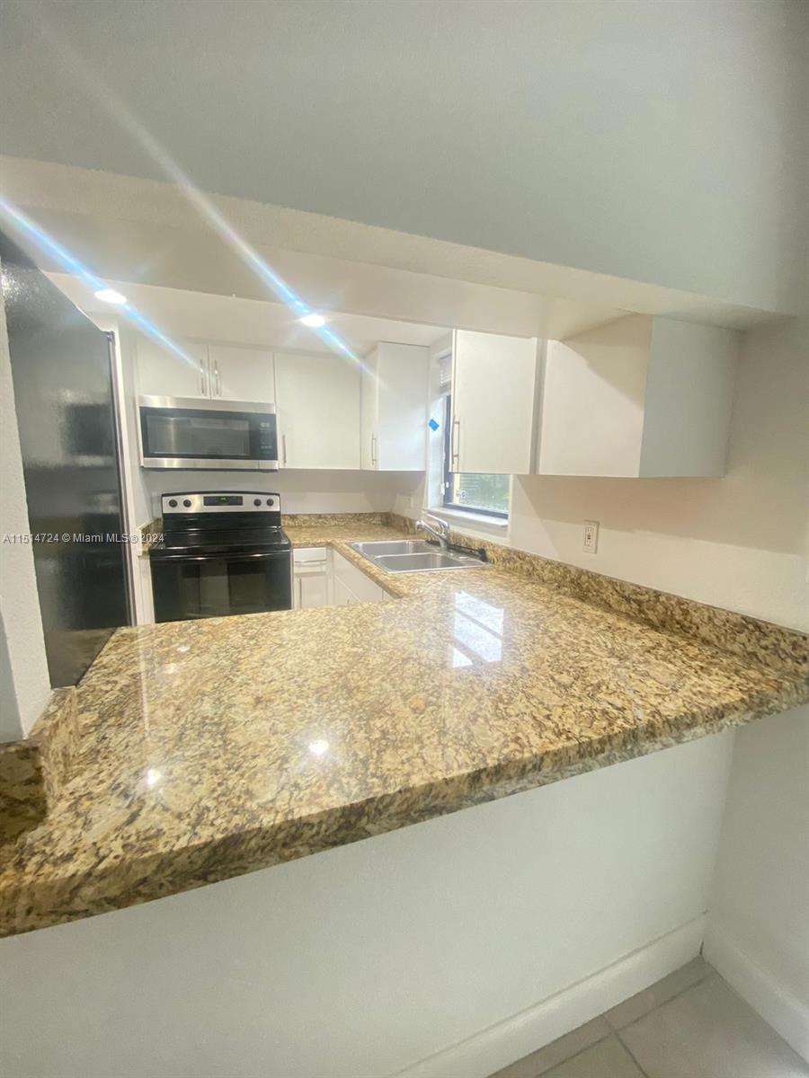 VANDERBILT PARK TOWNHOUSE - Residential Lease