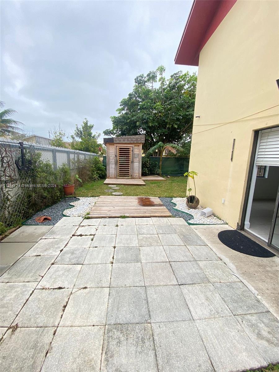 VANDERBILT PARK TOWNHOUSE - Residential Lease