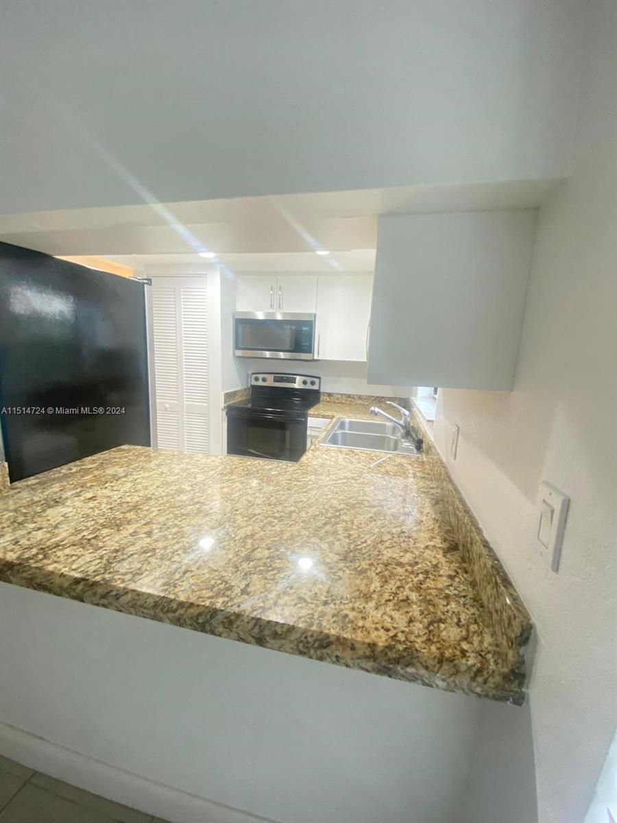 VANDERBILT PARK TOWNHOUSE - Residential Lease