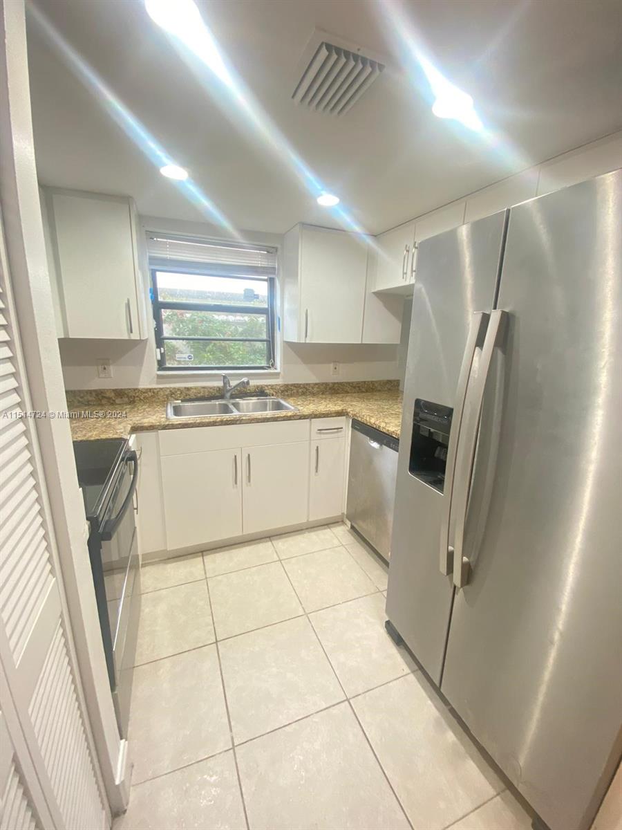 VANDERBILT PARK TOWNHOUSE - Residential Lease