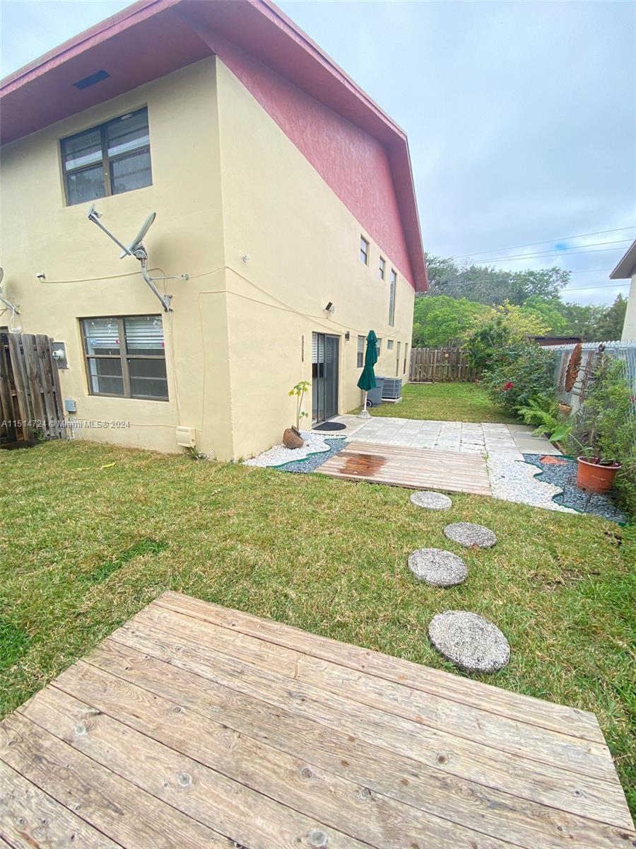VANDERBILT PARK TOWNHOUSE - Residential Lease