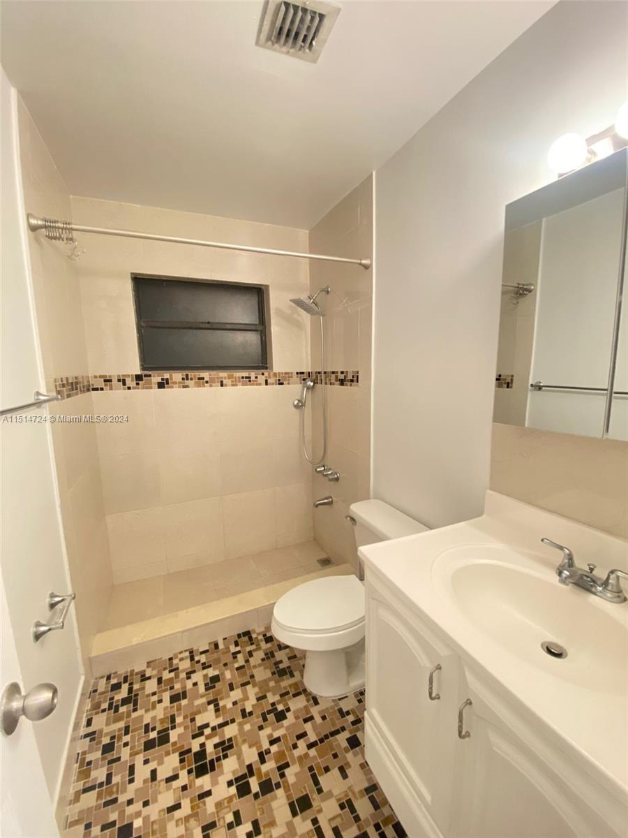 VANDERBILT PARK TOWNHOUSE - Residential Lease