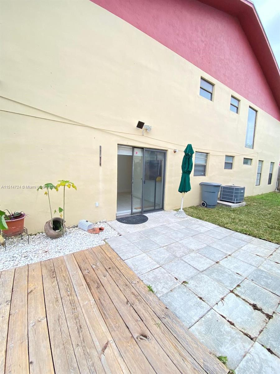 VANDERBILT PARK TOWNHOUSE - Residential Lease