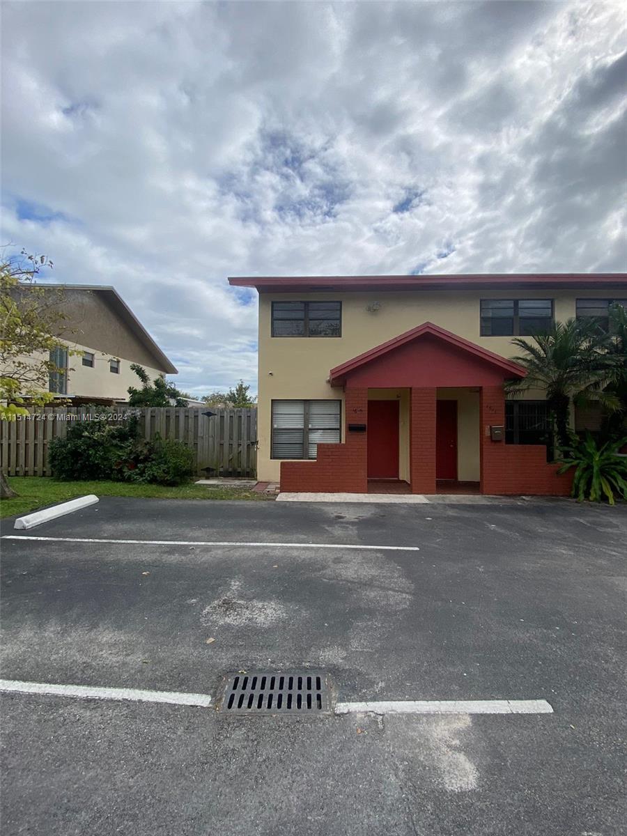 VANDERBILT PARK TOWNHOUSE - Residential Lease