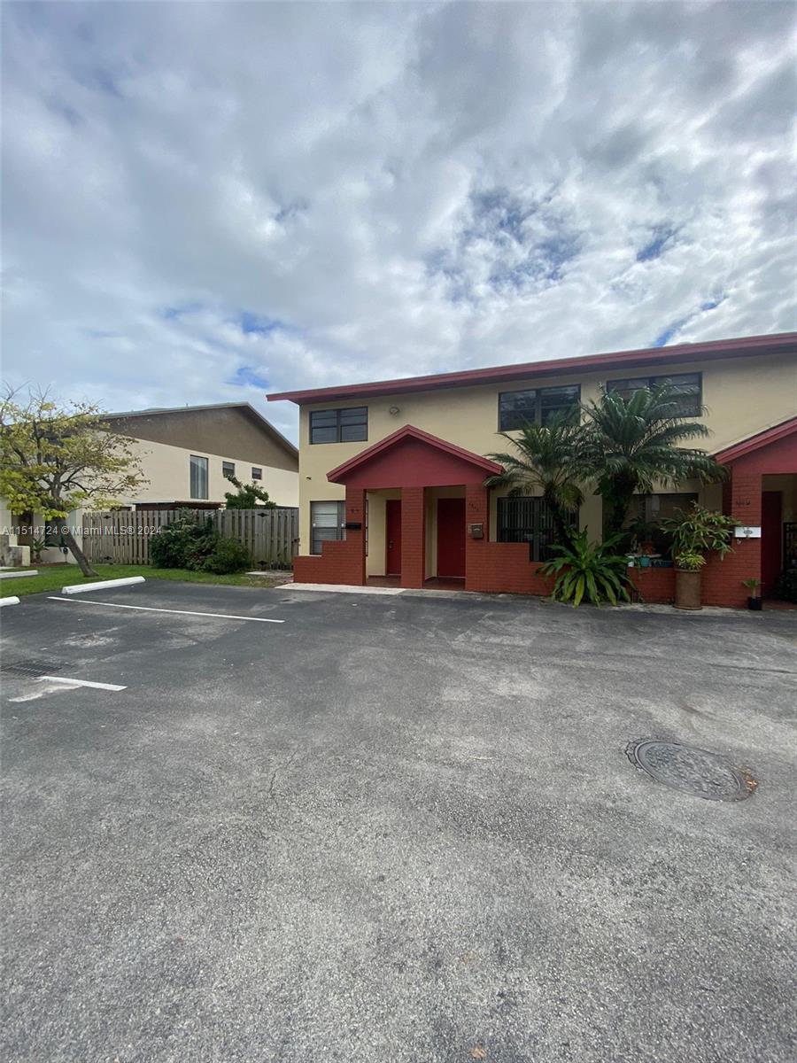 VANDERBILT PARK TOWNHOUSE - Residential Lease