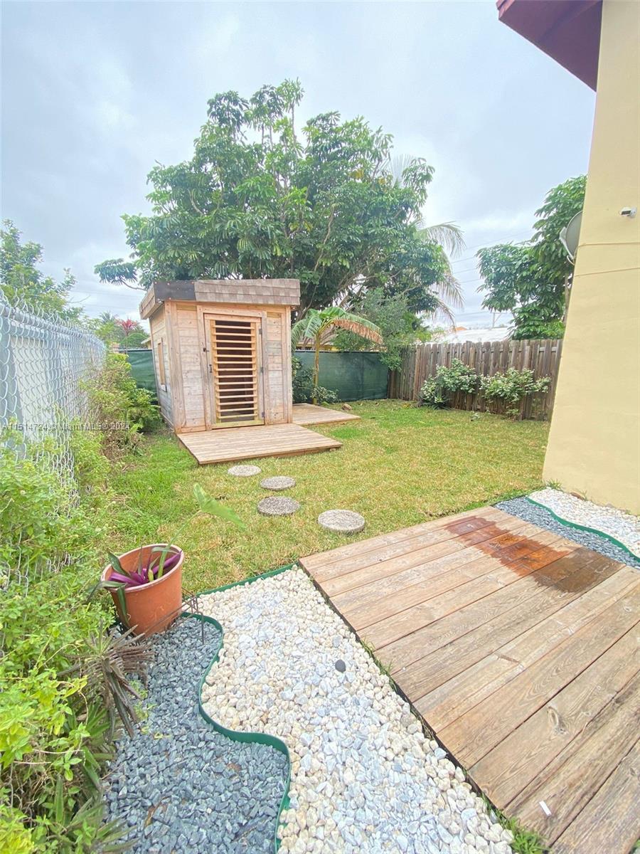 VANDERBILT PARK TOWNHOUSE - Residential Lease