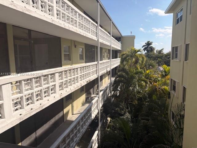 SANTA MONICA CONDOMINIUM - Residential
