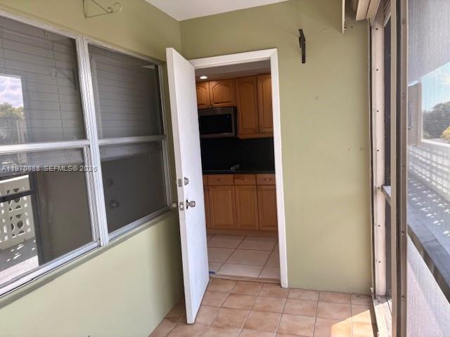 SANTA MONICA CONDOMINIUM - Residential