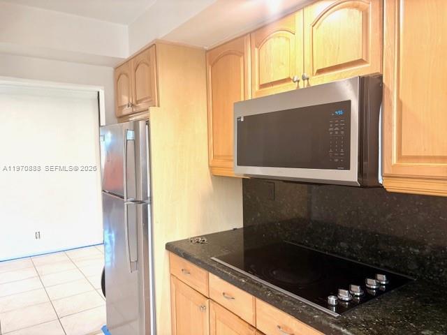 SANTA MONICA CONDOMINIUM - Residential