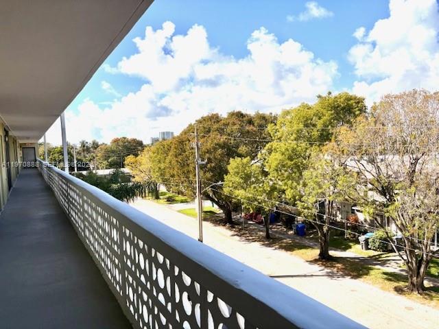 SANTA MONICA CONDOMINIUM - Residential