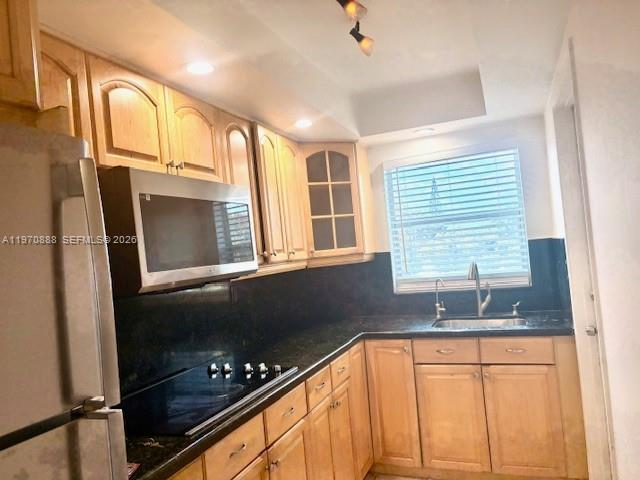 SANTA MONICA CONDOMINIUM - Residential