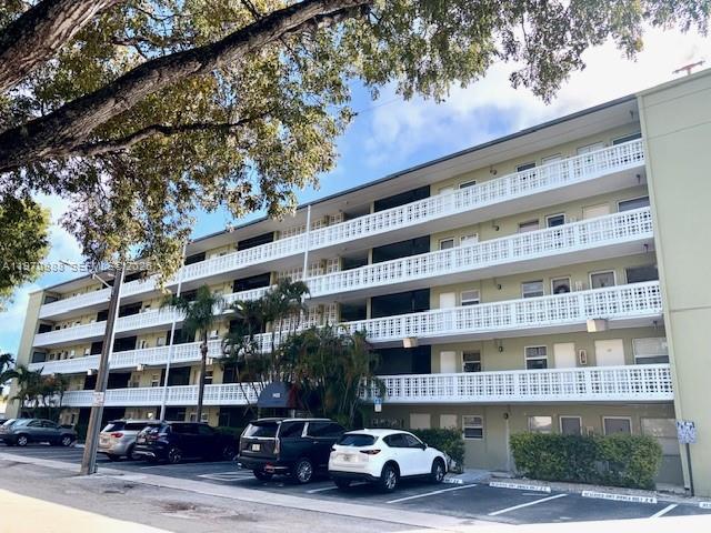 SANTA MONICA CONDOMINIUM - Residential