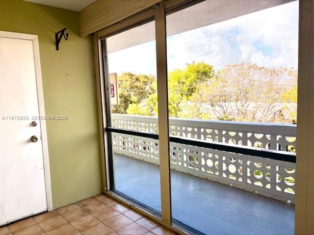 SANTA MONICA CONDOMINIUM - Residential