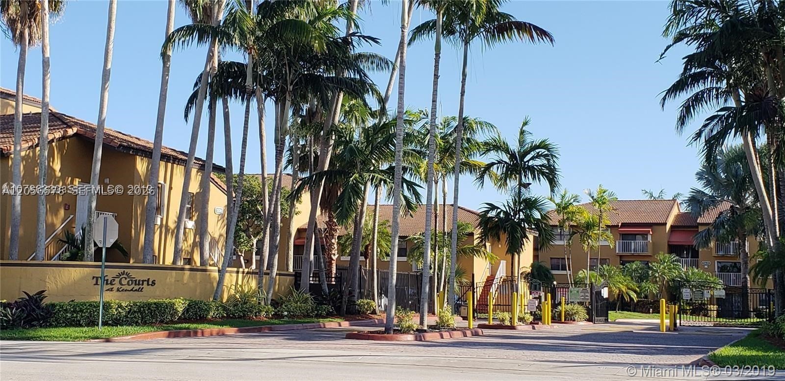 THE COURTS AT KENDALL CON - Residential