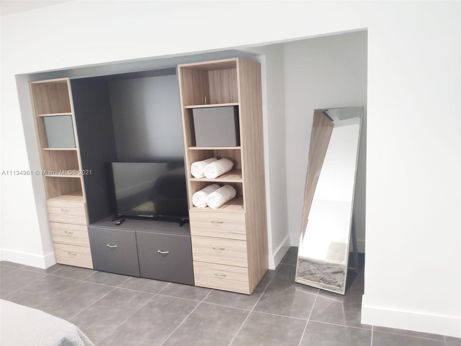 CROMWELL CONDOMINIUM - Residential