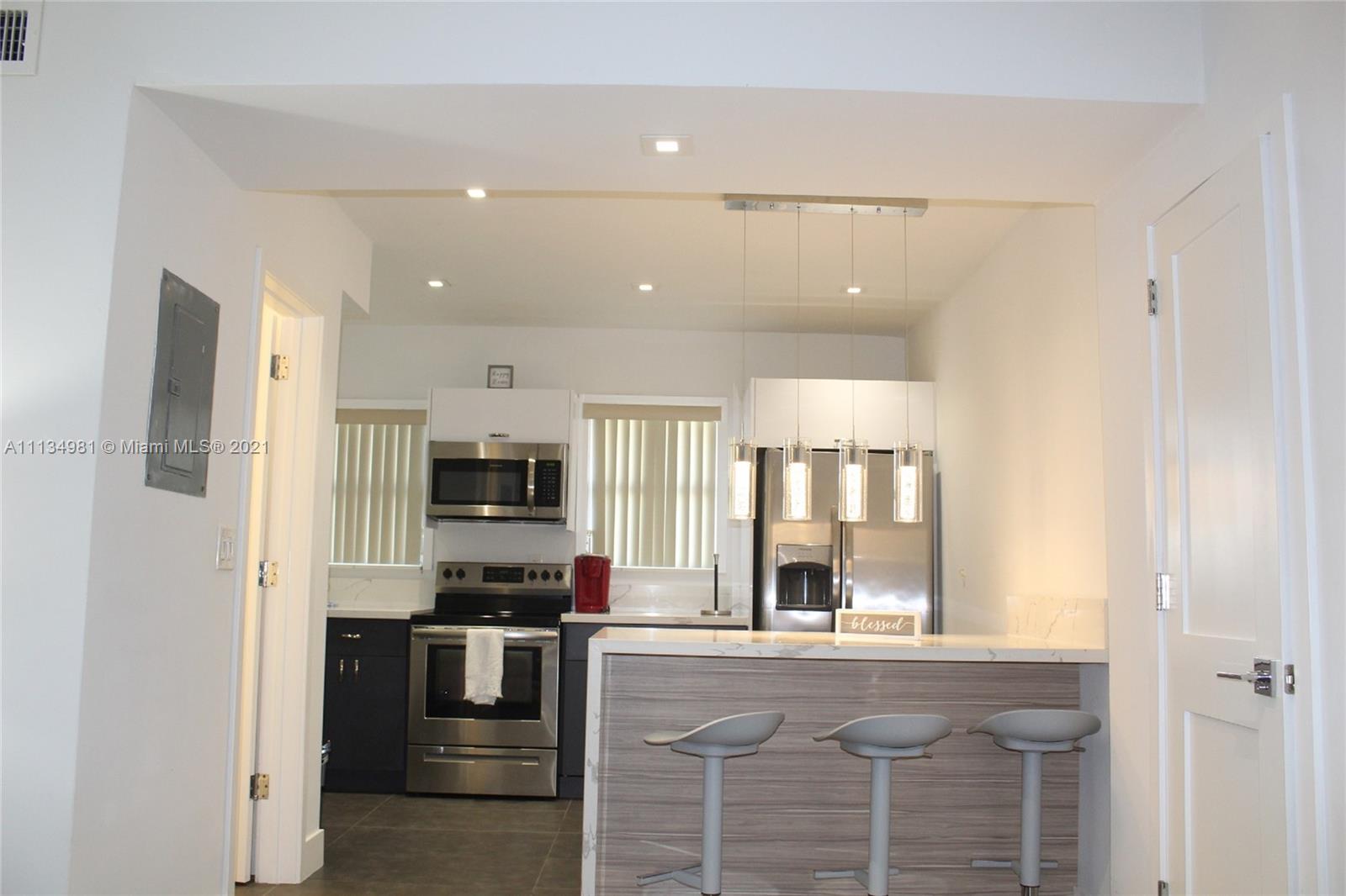 CROMWELL CONDOMINIUM - Residential