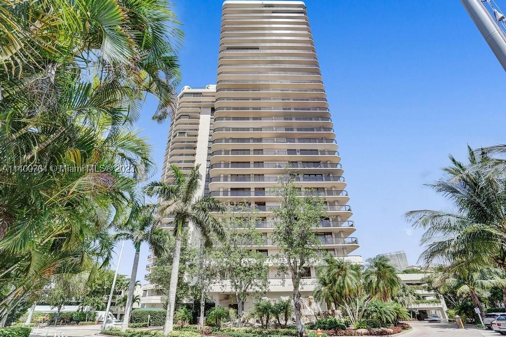 TURNBERRY ISLE SOUTH COND - Residential