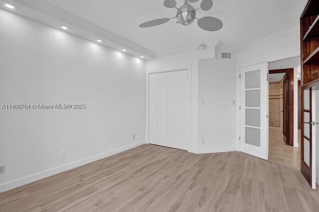 TURNBERRY ISLE SOUTH COND - Residential