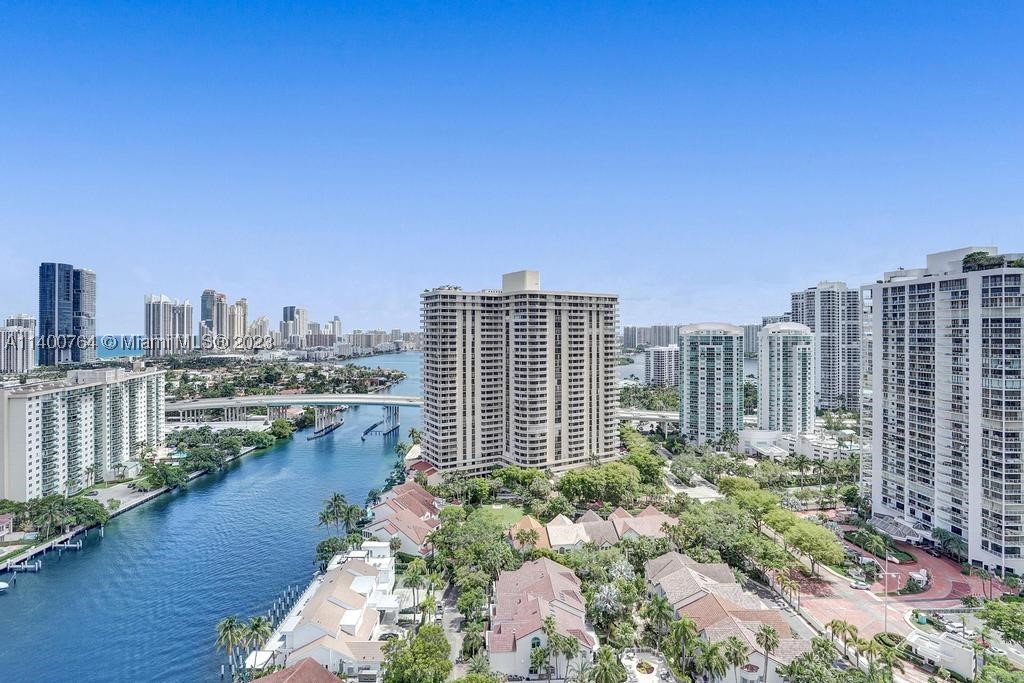TURNBERRY ISLE SOUTH COND - Residential
