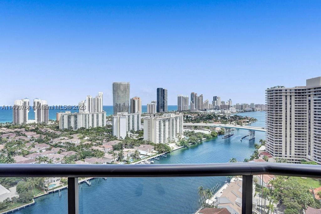 TURNBERRY ISLE SOUTH COND - Residential