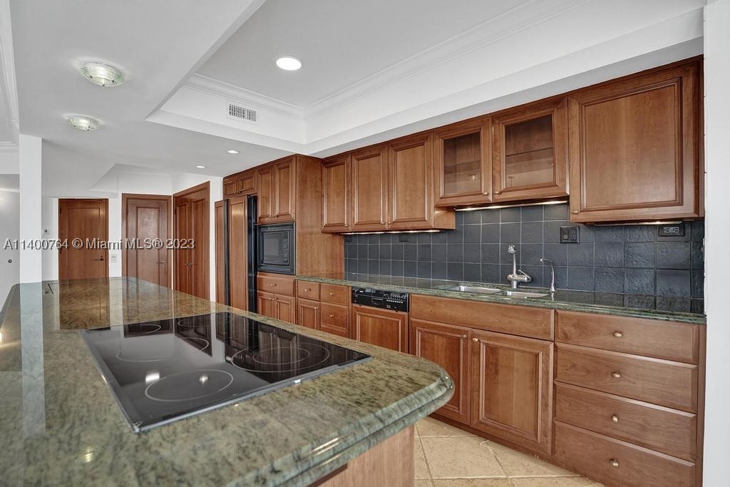 TURNBERRY ISLE SOUTH COND - Residential