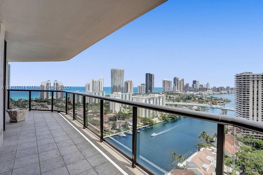 TURNBERRY ISLE SOUTH COND - Residential